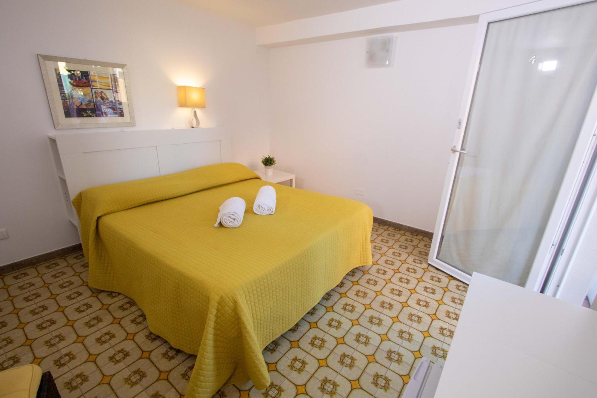 Le Torrette Rooms And Apartments Avola Exteriér fotografie