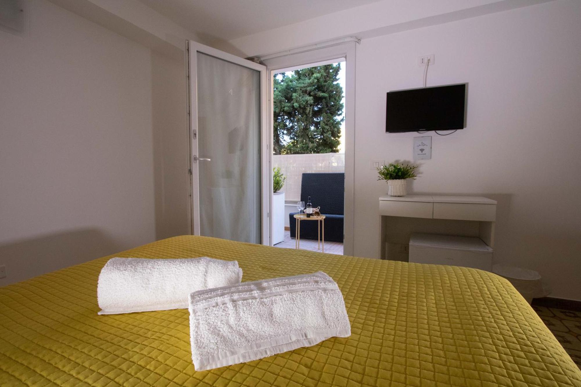 Le Torrette Rooms And Apartments Avola Exteriér fotografie